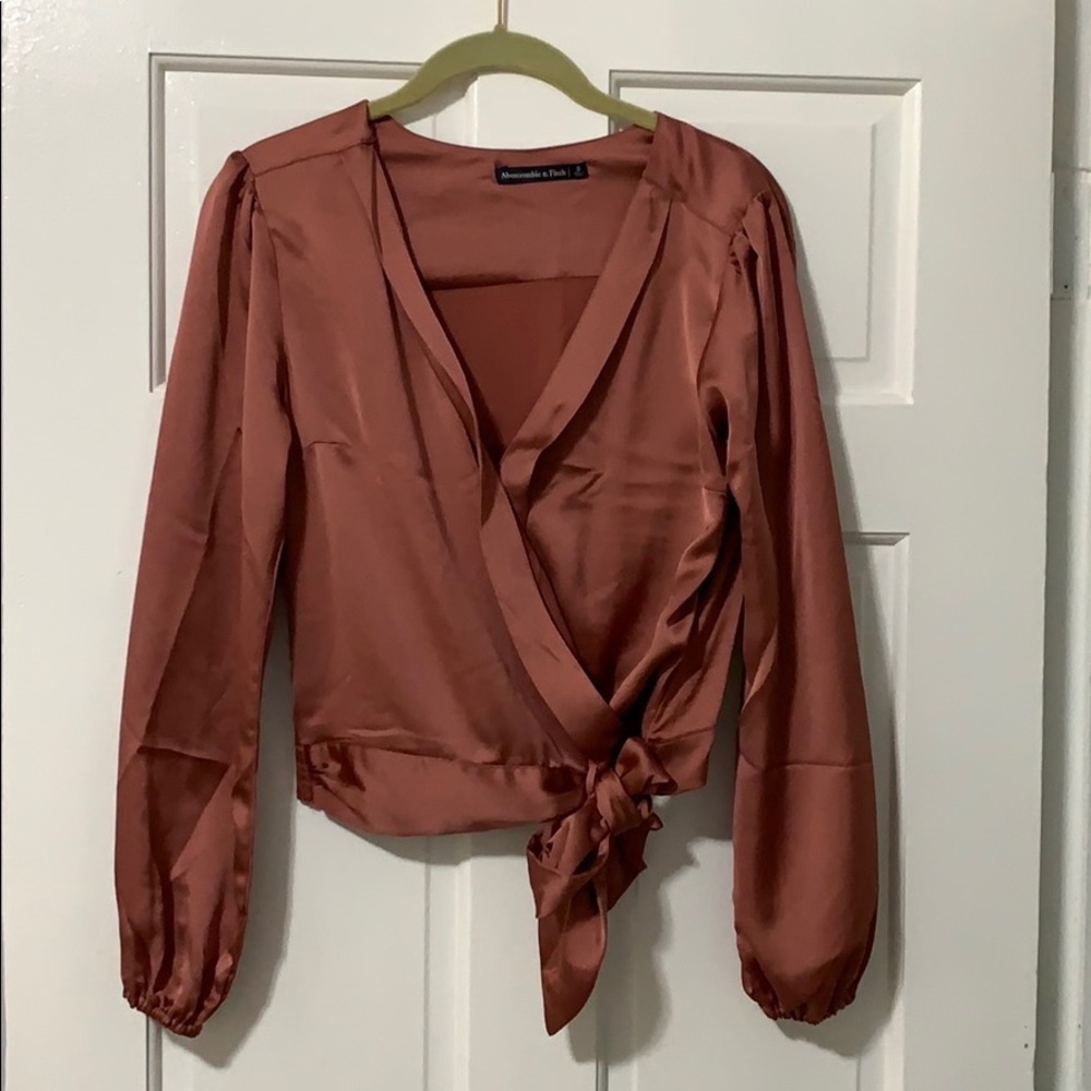 Rose satin Abercrombie long sleeve